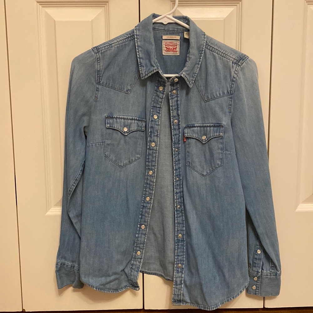 Levis women’s medium denim shirt size XS
